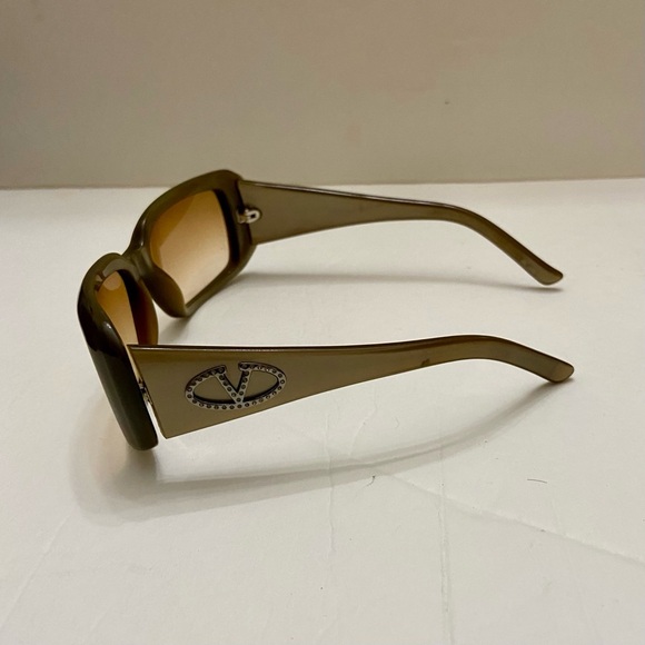 Valentino Garavani, Italy Gold Large Sunglasses with Case 5449S - Picture 6 of 16